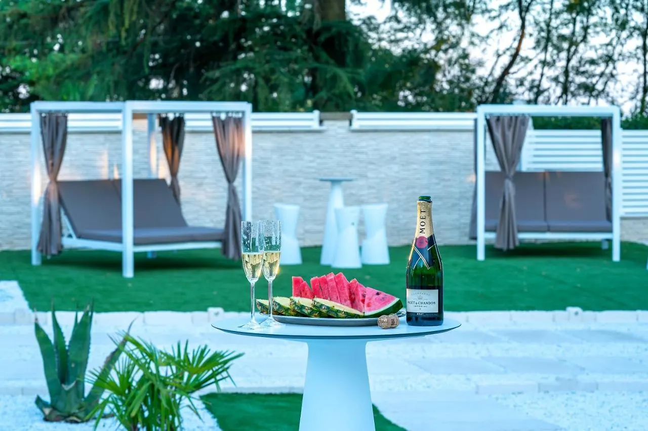 Bed & Breakfast Villa Vittoria B&B - Wellness Terme di Miradolo Italy